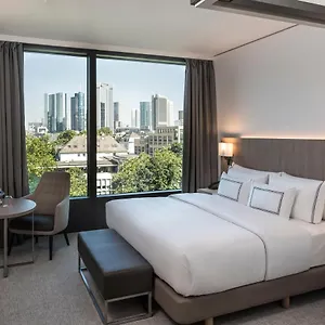 4* Szálloda Meliá Frankfurt